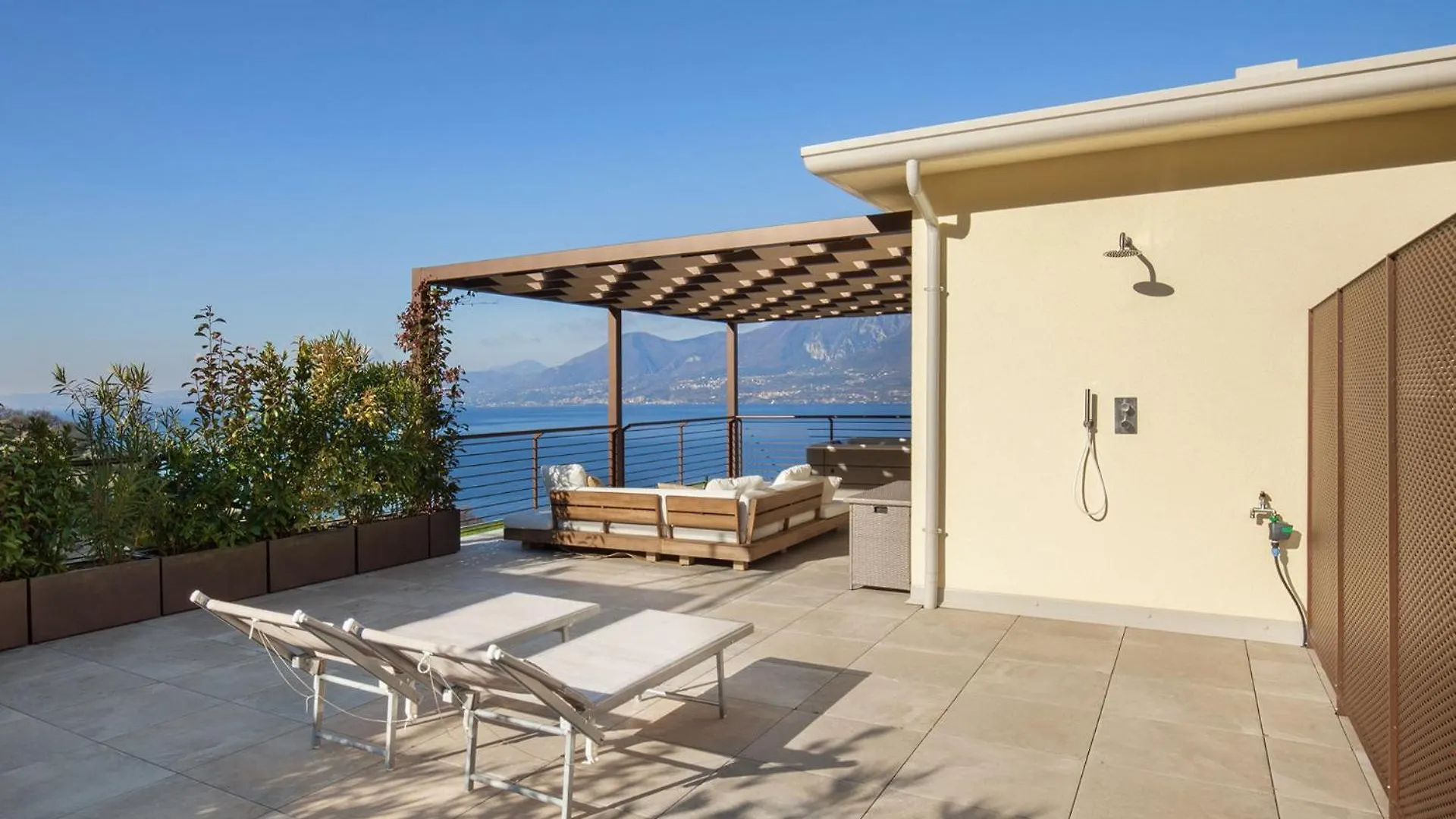 Terrace Of Wally - Apartment With Pool Torri Del Benaco