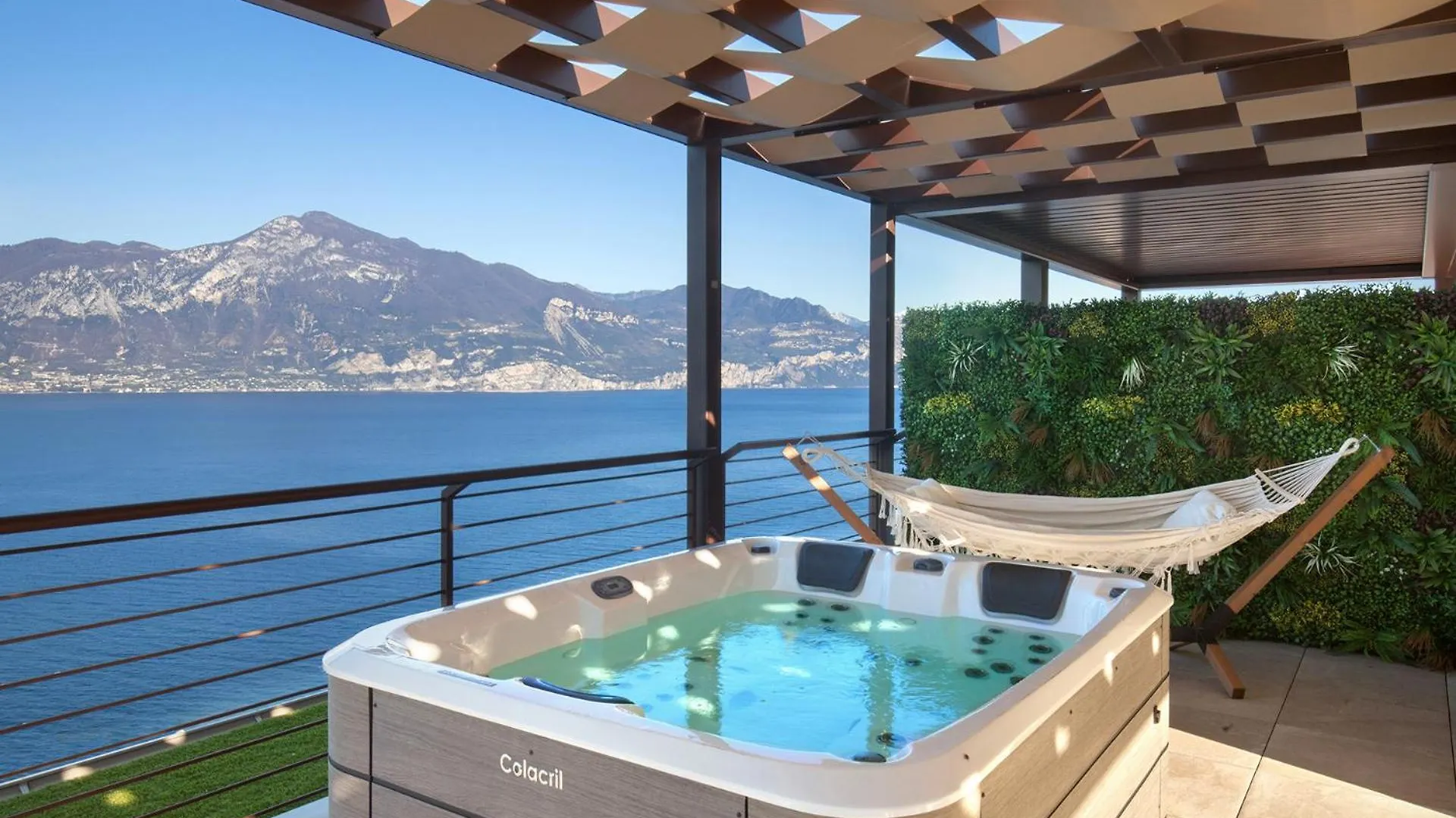 Terrace Of Wally - Apartment With Pool Torri Del Benaco Italy