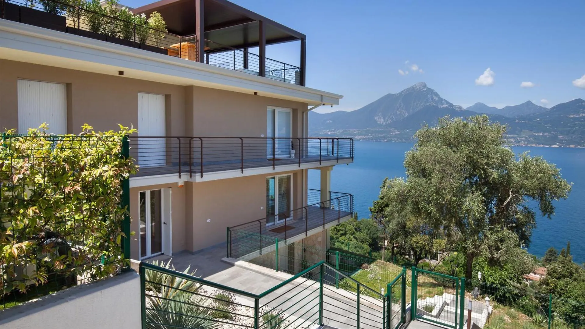 Terrace Of Wally - Apartment With Pool Torri Del Benaco Italien